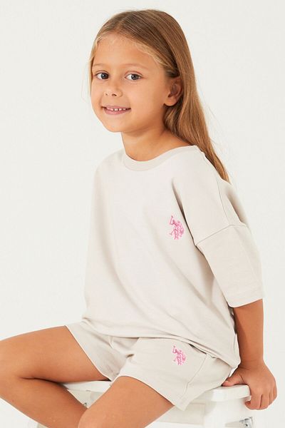 U.S. Polo Assn. قاعدة. طقم شورت بناتي بلون كريمي مفتوح سادة من Polo Assn
