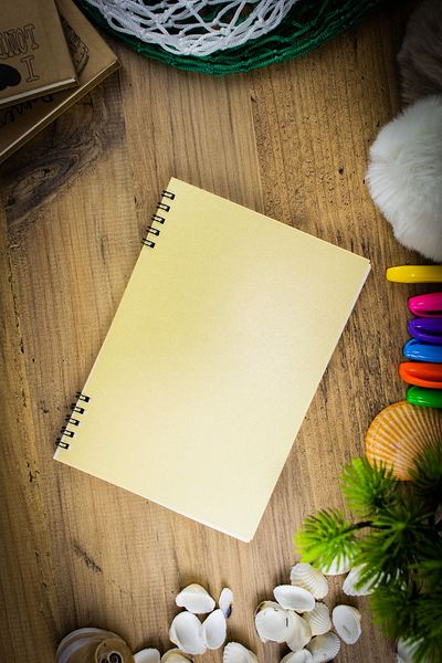 shopifav Caiet Necăptușit Copertă Galbenă - 14x20 Cm. 50 de coli 100 de pagini - hârtie de culoare crem maro