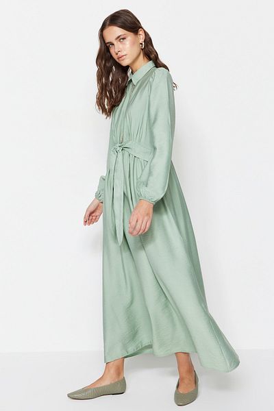 Trendyol Modest Světlé khaki šaty se zavazováním a proužky, tkané šaty TCTSS23EB00272