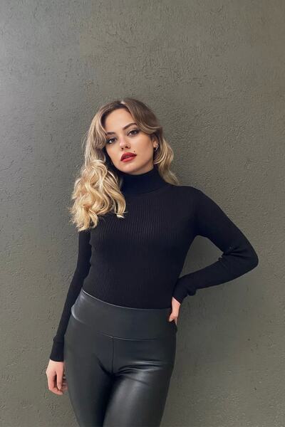 ELBEY Women's Turtleneck Black Soft Sweater