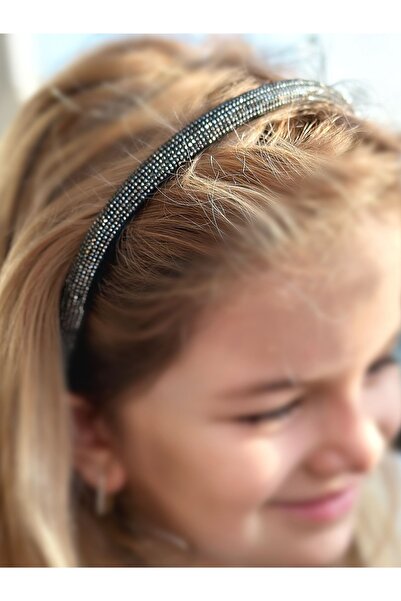 QUEEN AKSESUAR Cristal Waterway Sıra Taşlı Kadife Içeli Ta