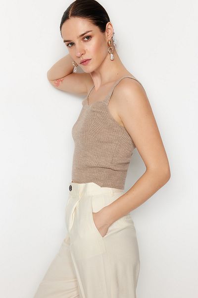 Trendyol Collection Nerzfarbene Basic-Strickbluse mit Trägern TWOSS23BZ00805