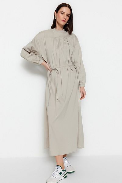 Trendyol Modest Szürke öves, részletes, széles szabású szőtt ruha TCTSS23EB00281