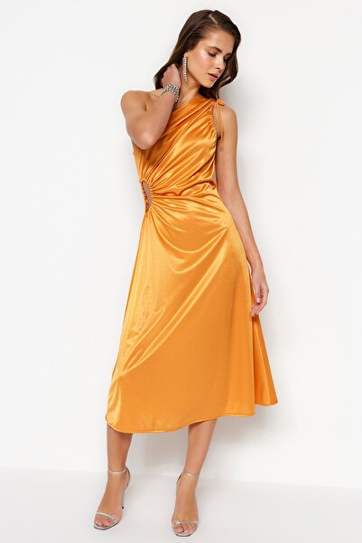 Trendyol Collection Rochie de seară elegantă din satin, tricotată portocaliu, cu ferestre/decupaj TPRSS23EL00454