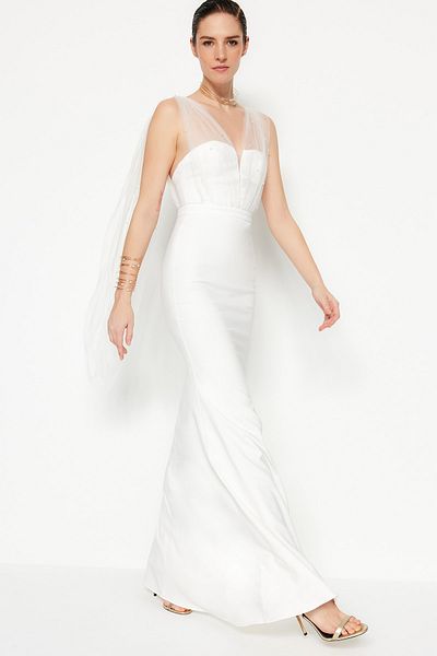 Trendyol Collection Ecrufarbenes langes Abendkleid mit Perlendetails für Hochzeiten/Abende TPRSS20AE0086