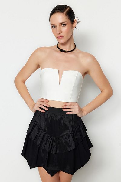 Trendyol Collection Ecrufarbenes, bauchfreies, gefüttertes Bustier aus Webstoff TPRSS22BS0065