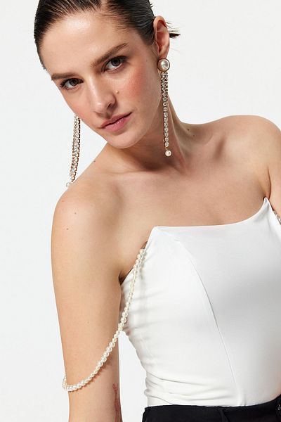 Trendyol Collection Ecru lemované zaklapávací tělo s tkaným příslušenstvím TPRSS23BD00015