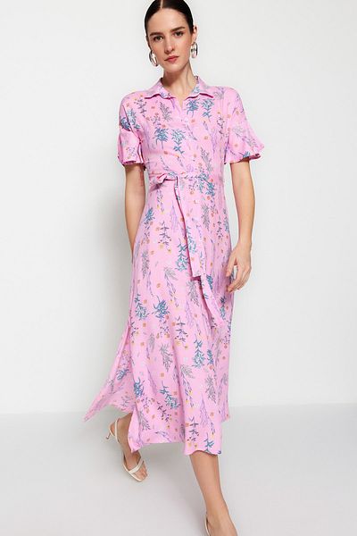 Trendyol Collection Ροζ ζωσμένο πουκάμισο Μίντι με υφαντό σκίσιμο Φόρεμα με λουλουδάτο σχέδιο TWOSS20EL2822