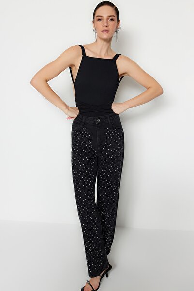 Trendyol Collection Detailní tkané tělo s černým límcem TPRSS22BD0015