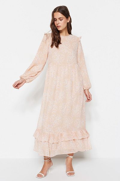 Trendyol Modest Ανοιχτό ροζ φλοράλ βολάν ώμου Φόρεμα από υφαντό σιφόν με λεπτομερή επένδυση TCTSS23EB00143