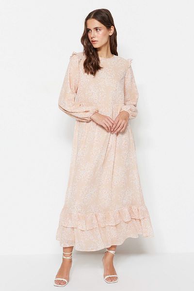 Trendyol Modest Ανοιχτό ροζ φλοράλ βολάν ώμου Φόρεμα από υφαντό σιφόν με λεπτομερή επένδυση TCTSS23EB00143
