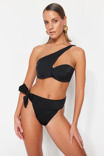 Trendyol Collection X Moeva Μαύρη γραβάτα Λεπτομερής μπικίνι κάτω TBESS22BA00000