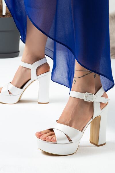 Deery Білі туфлі на підборах для вечірнього вбрання