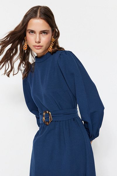 Trendyol Modest Sötétkék öves állványgallér vászon megjelenésű szőtt ruha TCTSS23EB00018