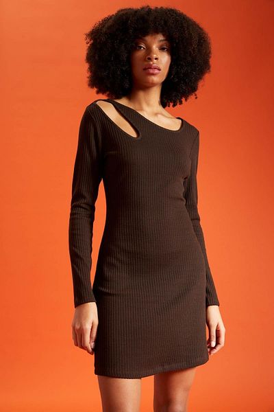 DeFacto Bodycon Slim Fit Crew Lack Cutout Λεπτομερές μακρυμάνικο μίνι φόρεμα καμιζόλα
