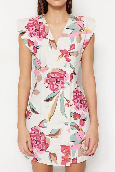 Trendyol Collection Ecrufarbenes, floral gemustertes, geknöpftes Mini-Jackenkleid aus Leinenmischung TWOSS23EL01874