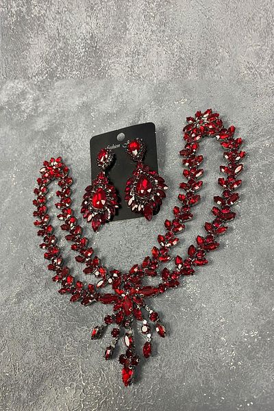 Hobigram Set de cercei pentru rochie de seară și accesoriu de păr de mireasă model Naomi burgundy – coroană, piatră de cristal, model elegant –