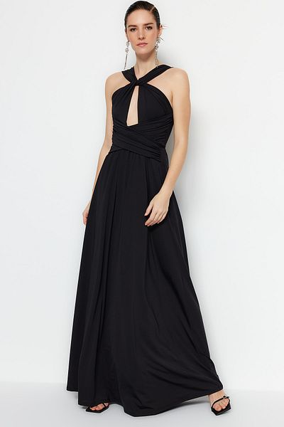 Trendyol Collection Μαύρο μακρύ βραδινό φόρεμα με λεπτές λεπτομέρειες - TPRSS23AE00010