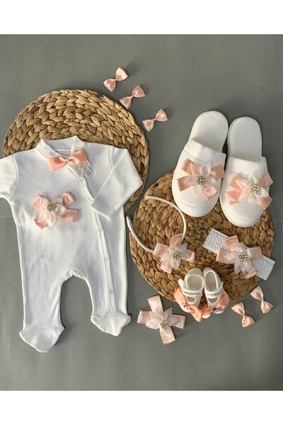 Petite Ponpon Baby طقم بذلة للأطفال حديثي الولادة مع شباشب