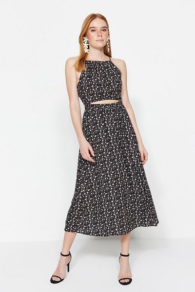 Trendyol Collection Černé rovné střihové midi tkané okénko Detailní tkané šaty s ohlávkou ke krku TWOSS23EL00416
