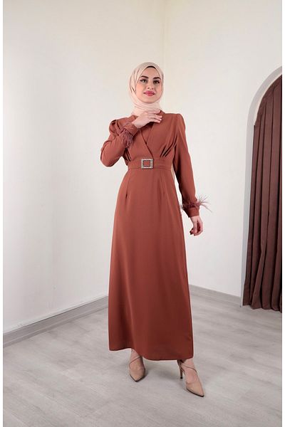 Aranlı tekstil Φόρεμα Hijab μανίκια σε μορφή μολυβιού με λεπτομέρεια από πούπουλα