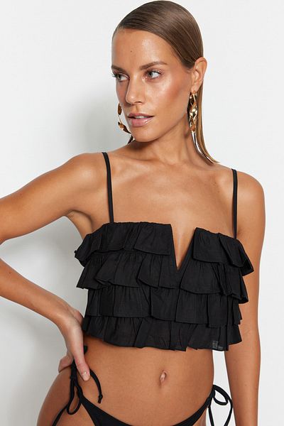 Trendyol Collection Czarna, krótka, tkana, bawełniana, falbaniasta bluzka plażowa TBESS21BZ0661