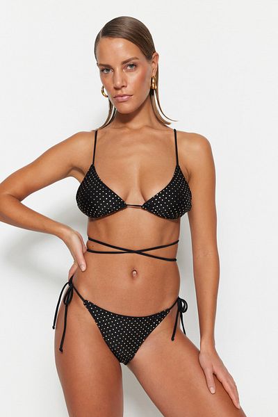 Trendyol Collection Чорний комплект бікіні з прямим низом і трикутними зав'язками TBESS23BT00054