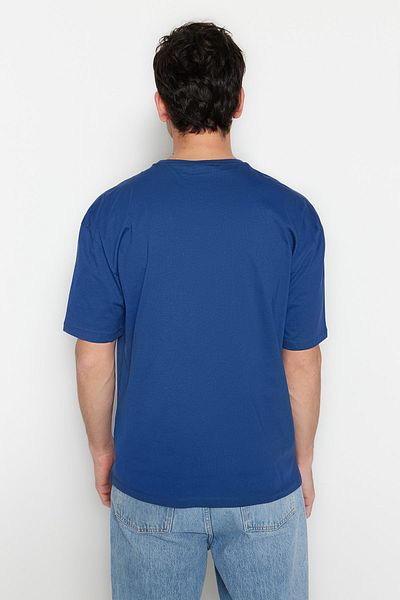 Trendyol Collection Футболка з принтом на горловині з екіпажем Indigo TMNSS21TS1685