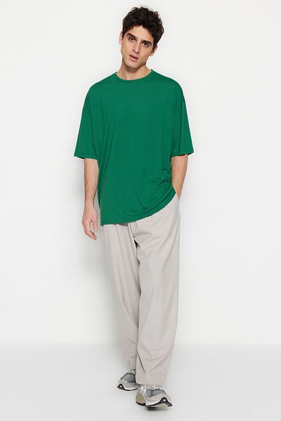 Trendyol Collection Zelené oversize tričko s geometrickým potiskem – výstřih, krátký rukáv – TMNSS22TS0154