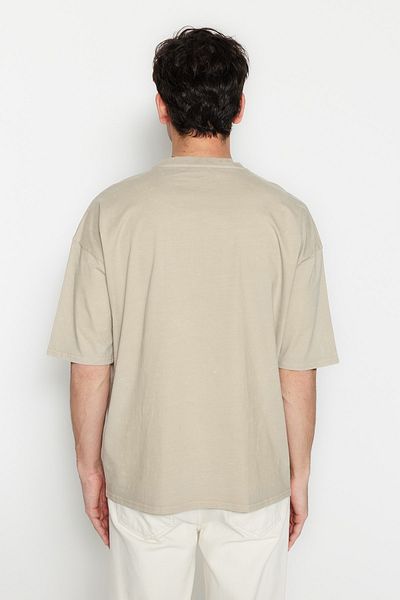 Trendyol Collection Бавовняна футболка великого розміру з ефектом вицвітання бежевого кольору TMNSS23TS00153
