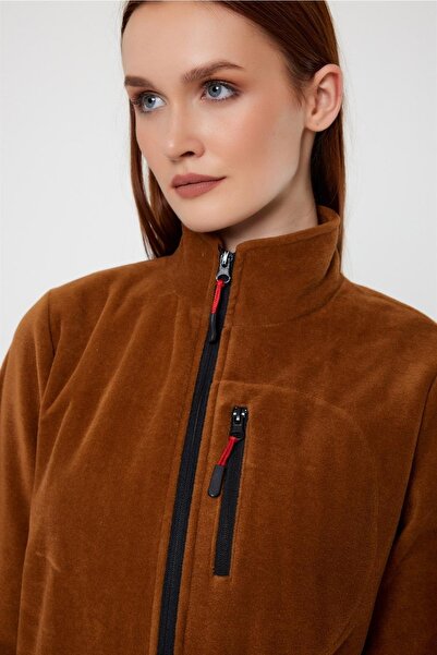 MAXIMILLIAN Γυναικείο φλις καραμέλα χρώματος με 3 τσέπες με φερμουάρ και γιακά μπατό, φλις εξωτερικού χώρου