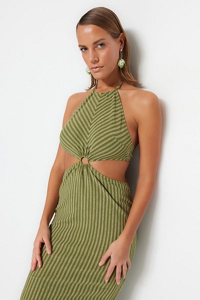 Trendyol Collection Grünes gestreiftes Maxi-Strandkleid aus Strick - Accessoire TBESS23EL00066