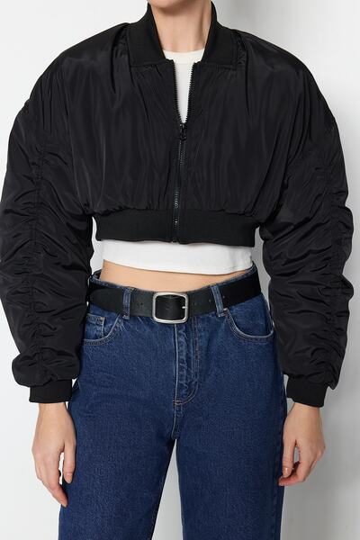 Trendyol Collection Černý oversize kabátek Supercrop Bomber Jacket TWOSS23MO00042