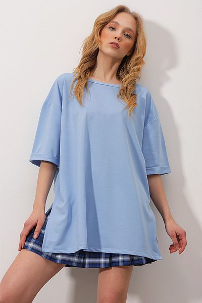 Trend Alaçatı Stili T-Shirt - Blau - Oversized