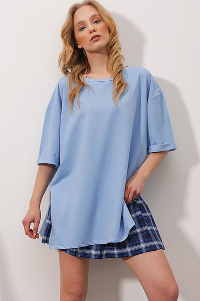 Trend Alaçatı Stili T-Shirt - Blau - Oversized