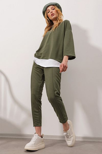 Trend Alaçatı Stili Damen-Set aus khakifarbener Bluse mit Rundhalsausschnitt und gerippter Hose mit Doppeltaschen ALC-X8175