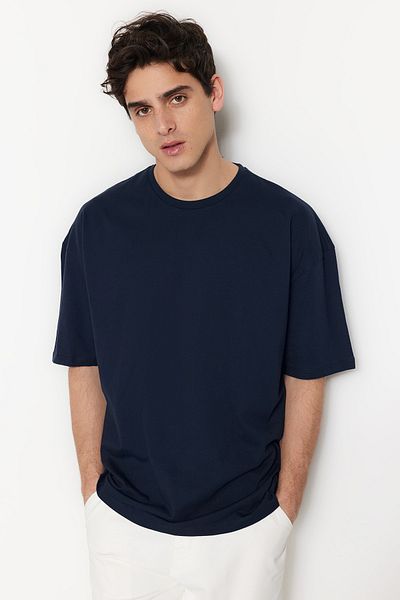 Trendyol Collection Sötétkék Oversize/Wide Cut Space nyomtatott címke részletes 100% pamut póló TMNSS23TS00125