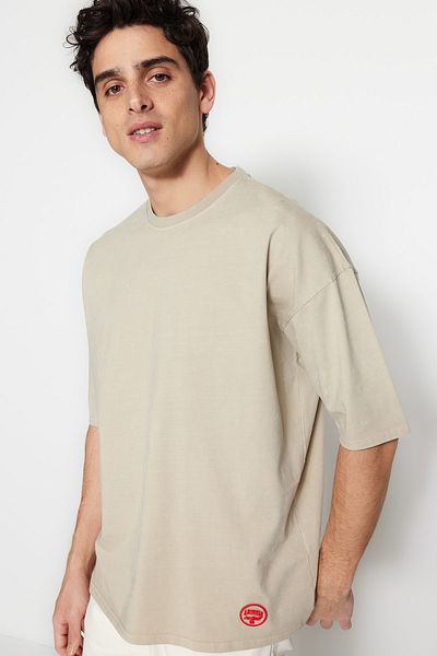 Trendyol Collection Βαμβακερό μπλουζάκι σε μπεζ χρώμα, ξεθωριασμένο εφέ, υπερμεγέθη - TMNSS23TS00153