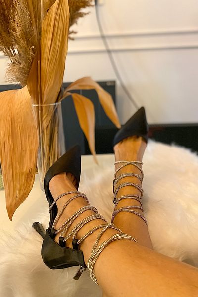 SHOEBELLAS Dámské boty na podpatku Salva Black Laced Stoned