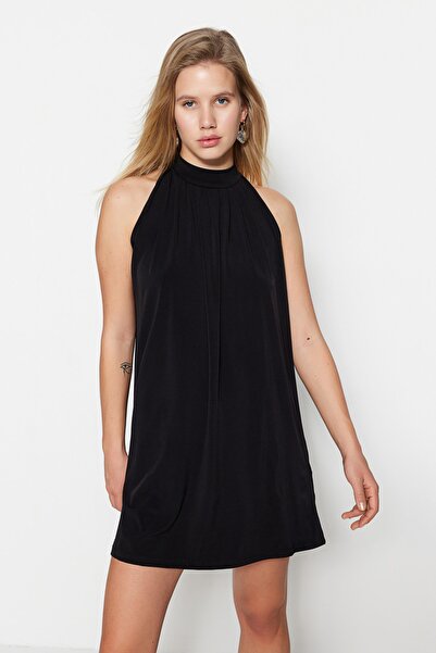 Trendyol Collection Μίνι ελαστικό πλεκτό φόρεμα με μαύρο λαιμόκοψη TWOSS23EL00754