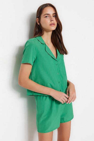 Trendyol Collection Grünes Frottee-Pyjama-Set mit Hemd und Shorts aus Webstoff THMSS23PT00132