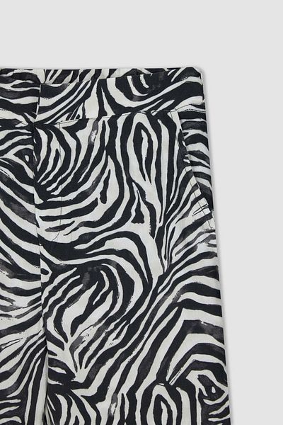 DeFacto Lederhose mit ausgestelltem Bein und hohem Bund und Zebramuster