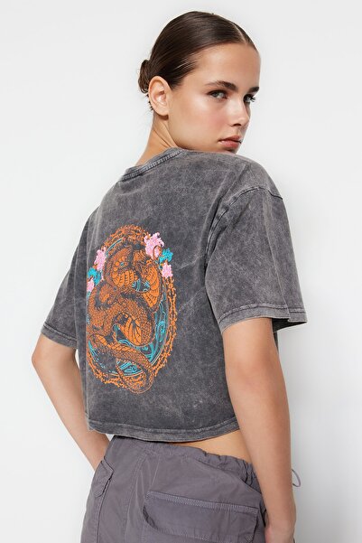 Trendyol Collection Antracit, 100% pamut, kifakult hatású visszanyomott Crop Crew nyakú kötött póló TWOSS23TS00116