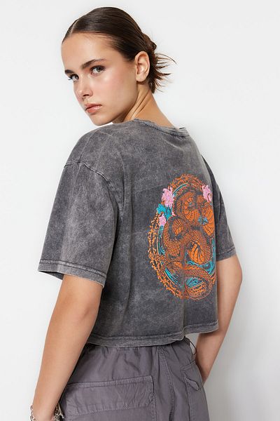 Trendyol Collection Antracit 100% bavlna Efekt vyblednutí Zadní potisk Crop Crew Krk Pletené tričko TWOSS23TS00116