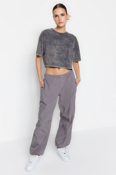 Trendyol Collection Antracit 100% bavlna Efekt vyblednutí Zadní potisk Crop Crew Krk Pletené tričko TWOSS23TS00116