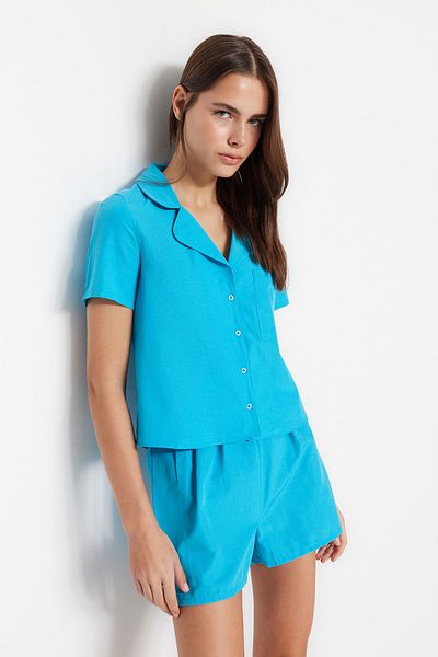 Trendyol Collection Tkaný pyžamový set s modrými froté šortkami THMSS23PT00132