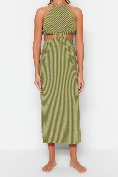 Trendyol Collection Grün gestreiftes Maxi-Strandkleid mit gestrickten Accessoires TBESS23EL00066