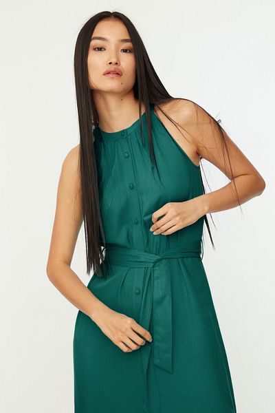 Trendyol Collection Φόρεμα μίντι πουκάμισο με υφαντό γιακά που κυριαρχεί με σμαραγδί πράσινη ζώνη TWOSS19XM0112
