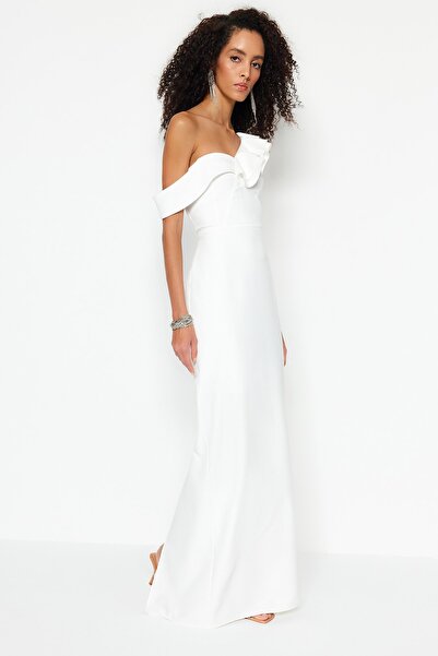 Trendyol Collection Ecru Woven Flounces Svatební/Nikah dlouhé večerní šaty TPRSS23AE00094