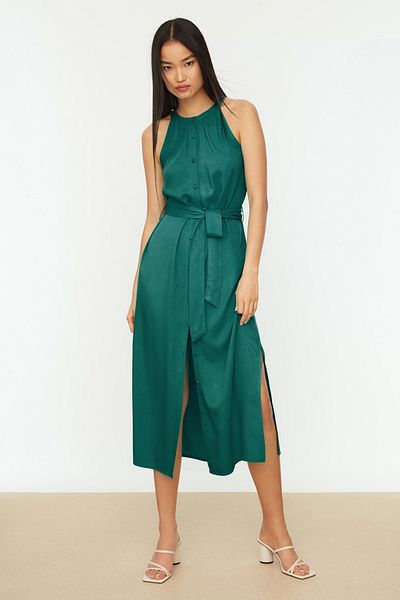Trendyol Collection Φόρεμα μίντι πουκάμισο με υφαντό γιακά που κυριαρχεί με σμαραγδί πράσινη ζώνη TWOSS19XM0112